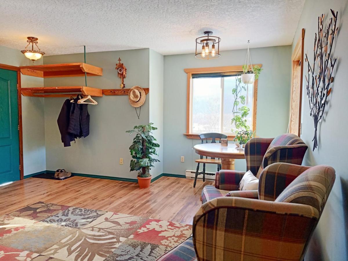 2Mins To Town, Ac & Sauna, Self Check-In, Full Kitchen, Free Laundry & Parking, Family Pet Friendly, Comfortably Sleeps Up To 10 Golden Exterior foto
