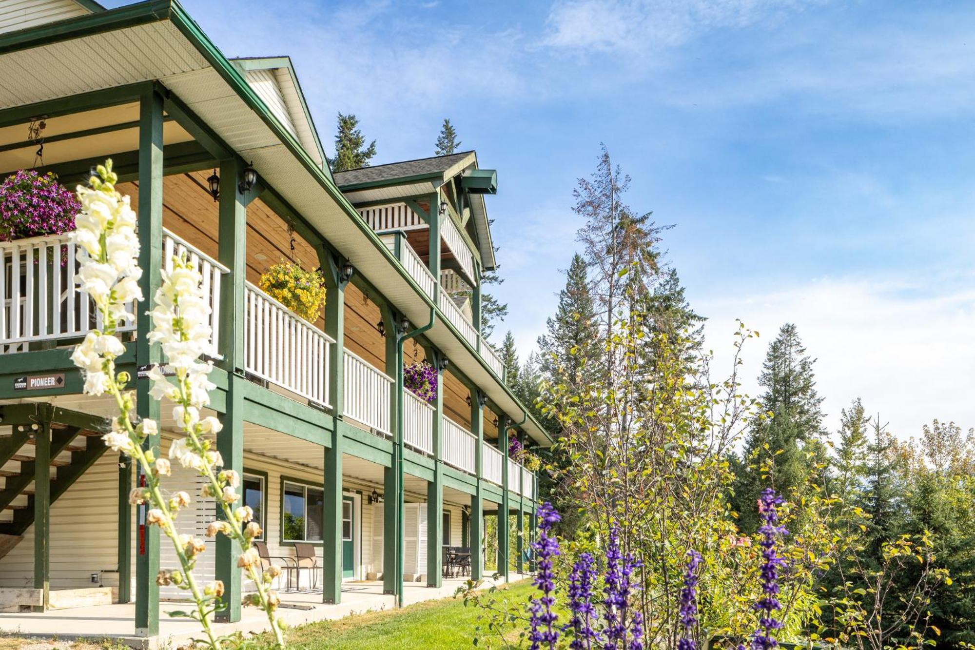 2Mins To Town, Ac & Sauna, Self Check-In, Full Kitchen, Free Laundry & Parking, Family Pet Friendly, Comfortably Sleeps Up To 10 Golden Exterior foto