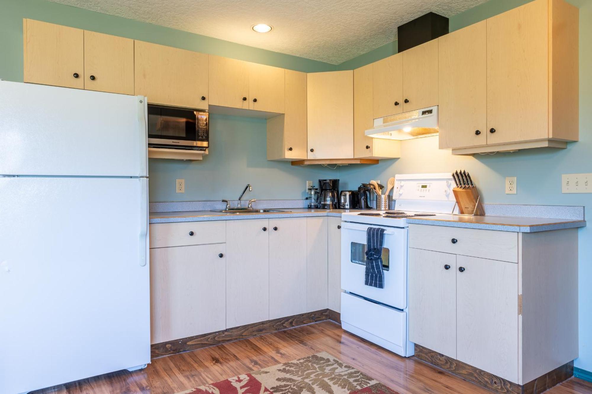 2Mins To Town, Ac & Sauna, Self Check-In, Full Kitchen, Free Laundry & Parking, Family Pet Friendly, Comfortably Sleeps Up To 10 Golden Exterior foto