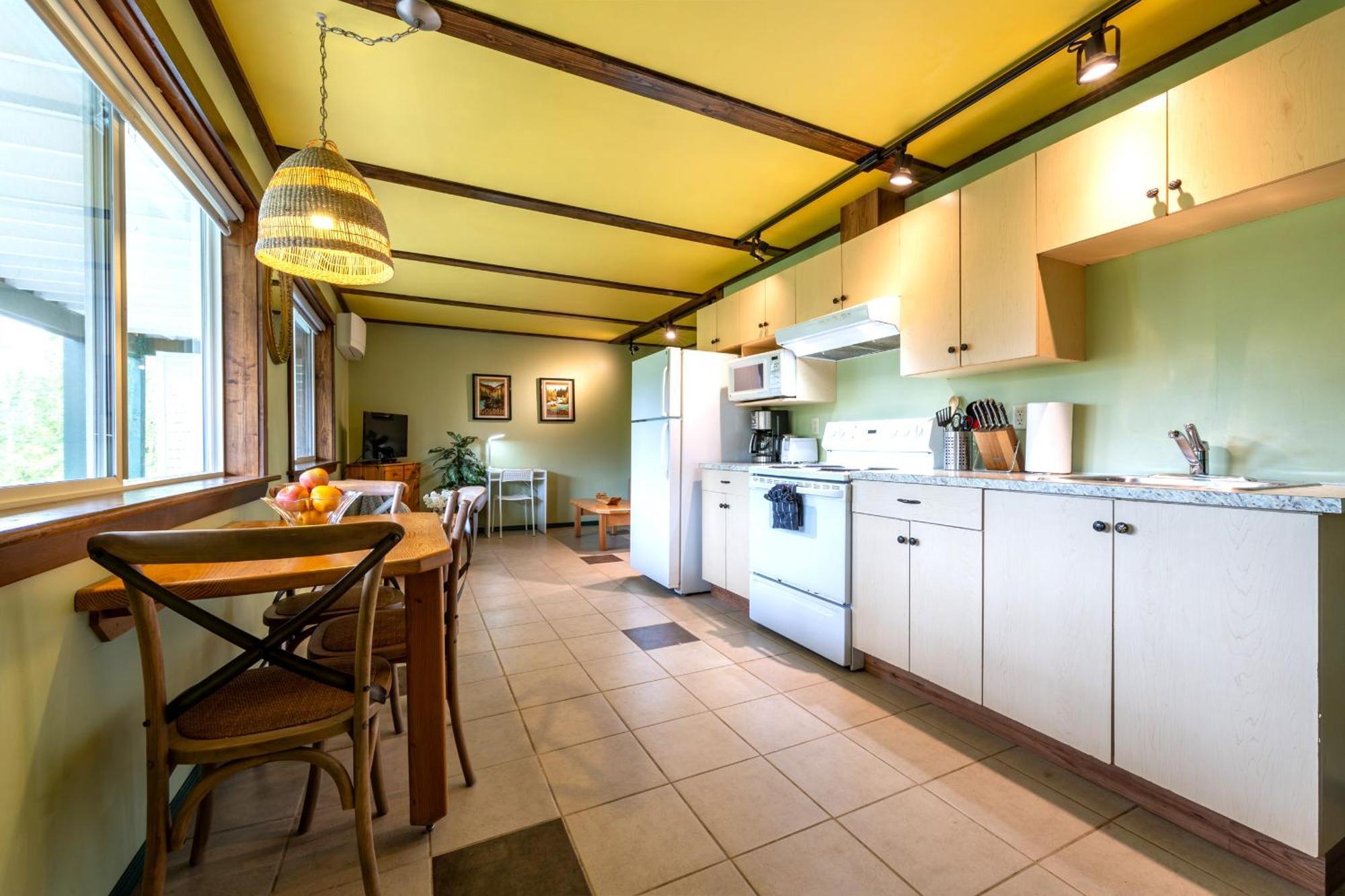 2Mins To Town, Ac & Sauna, Self Check-In, Full Kitchen, Free Laundry & Parking, Family Pet Friendly, Comfortably Sleeps Up To 10 Golden Exterior foto